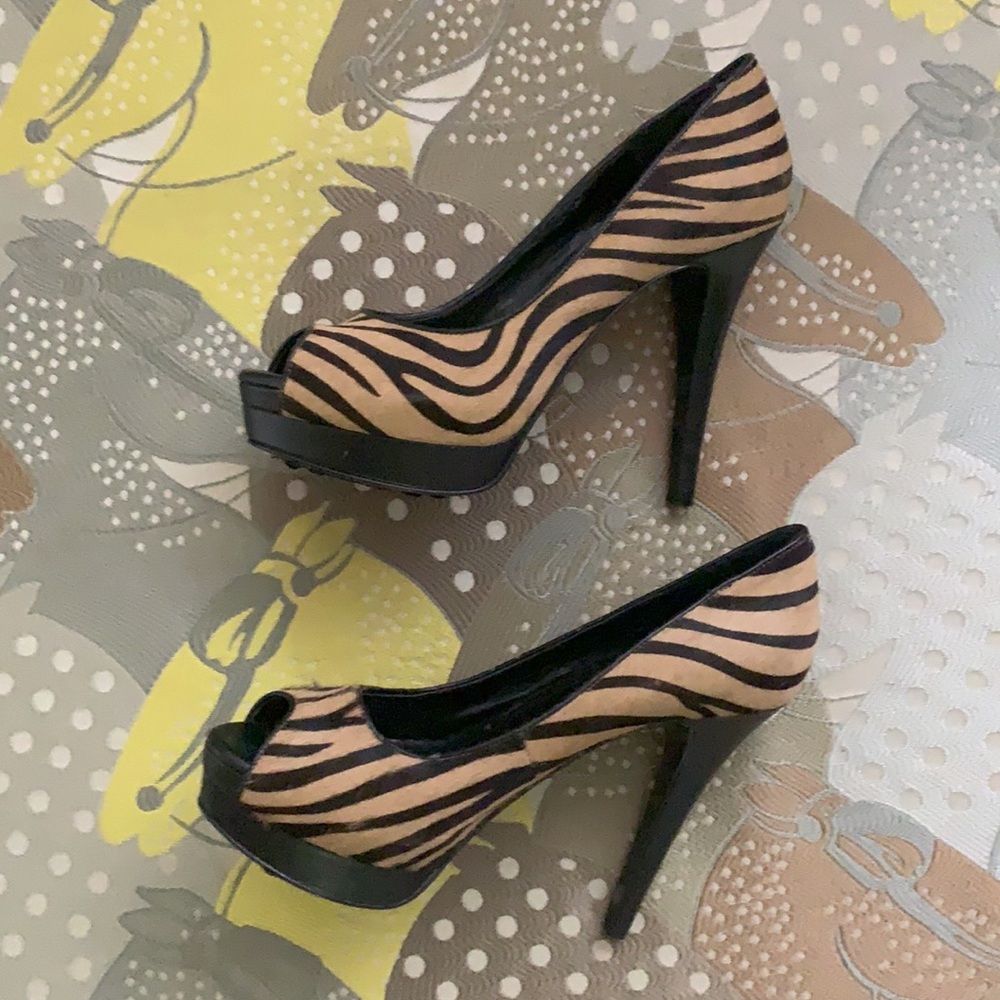 EUC-BCBG-Calfhair-Animal Print Heels-Size 6.5